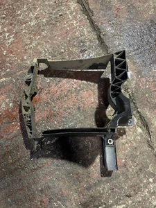 LAND ROVER L462  RADIATOR LEFT SIDE REARWARD AIR DEFLECTOR CPLA-9Y475-AC - Picture 1 of 3