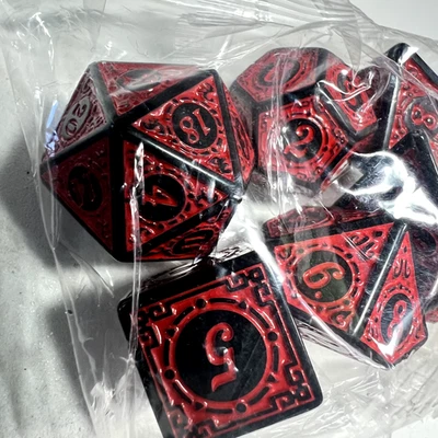 Set 7 dadi - rosso stile runico Poly RPG DnD Dungeons Dragons AD&D Pathfinder d20 - Immagine 1 di 4