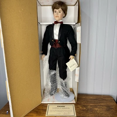 Muñeca de boda de porcelana vintage LOVING GROOM Show Stoppers Florence Maranuk LE565 Foto 1 de 4