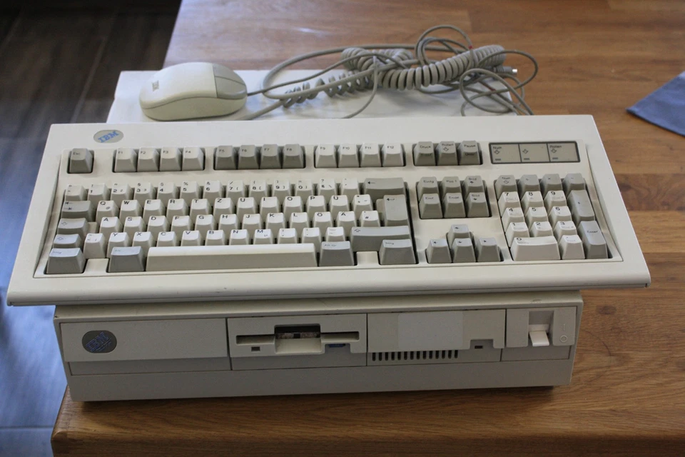 IBM PS/2 Model 30 286 (mit AT-Bus) - Bild 1 von 4