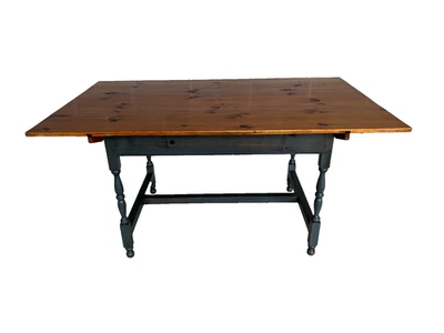 MESA DE COMEDOR STEPHEN VON HIGH HECHA A MANO PIN PINO CLAVIJA 60" Foto 1 de 4