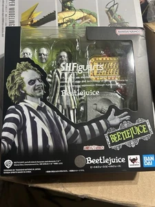 Modellino Bandai S.H.Figuarts Beetlejuice (1988) SHF scatola danneggiata - Foto 1 di 7