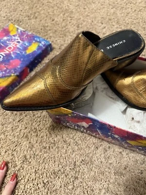 Bota de lavandería china bronce oro mulas talla 7,5 Foto 1 de 4