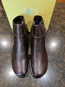 Life Stride Women's Brown Zip Ankle Boots Size 8.5 Wide - Picture 1 of 8