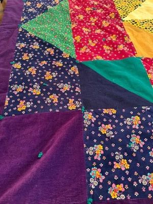 Edredón Patchwork Multicolor Floral Púrpura Pana 80" x 81" (Aprox.) Foto 1 de 4