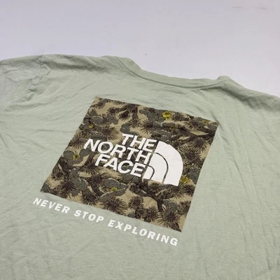Camisa The North Face Para Hombres Grande Salvia Verde Caja NSE Gráfico Nunca Dejes de Explorar Foto 1 de 4