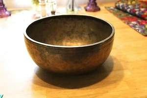Antique 7-metal Himalayan Healing Singing Bowl 27cm diameter - Picture 1 of 5