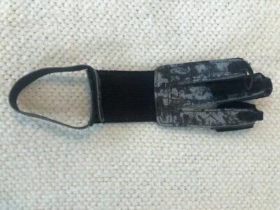 Mens Finger Tabs - Image 1 of 3