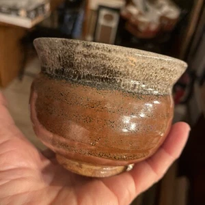 Cuenco/olla de cerámica Brown Studio 4,25” D, firmado por el alfarero - Imagen 1 de 6