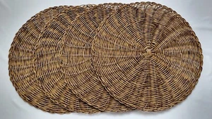 Runde Rattan 13" Korb Design Kunststoff Platte Ladegerät Tischsets Boho, 4er Set - Bild 1 von 9