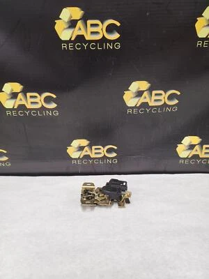 Conjunto de pestillo de liberación del maletero trasero Mitsubishi 04 OEM Foto 1 de 4