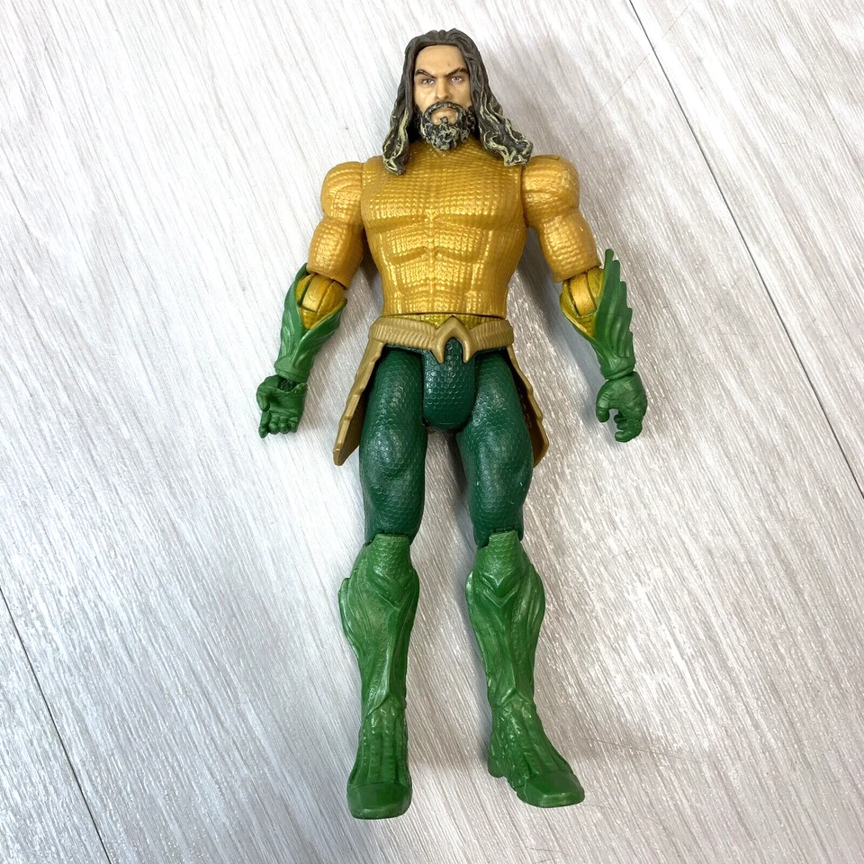 Figura de acción DC Comics Aquaman Trident 6 pulgadas oro verde 2018 Mattel Foto 1 de 4