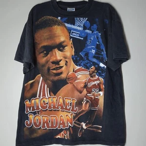 Camiseta De Colección Para Hombre Talla XL Michael Jordan AOP Rap Adiós a 23 Gráfico Bota De Colección - Imagen 1 de 7
