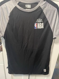 T-shirt basket uomo NBA nera piccola - Foto 1 di 4