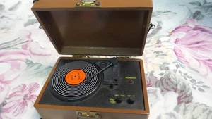 Vintage Restauro Ferramenta Albero Ornamento Giradischi Music Box Suoni Peggy Sue - Foto 1 di 6