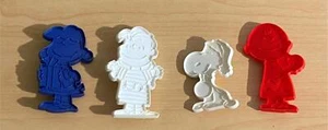 Lote de 4 cortadores de galletas PEANUTS United Feature Syndicate Snoopy Charlie Brown  - Imagen 1 de 2