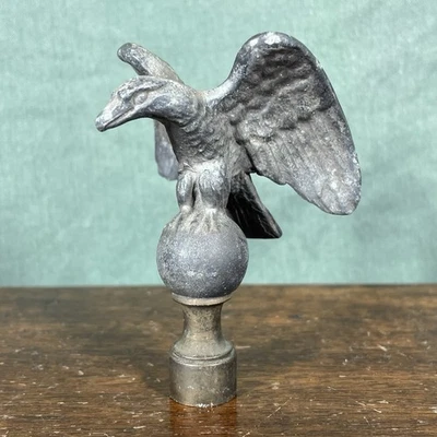 Старинный цельнометаллический наконечник с орлом для лампы флагштока винтажный латунь - Изображение 1 из 4