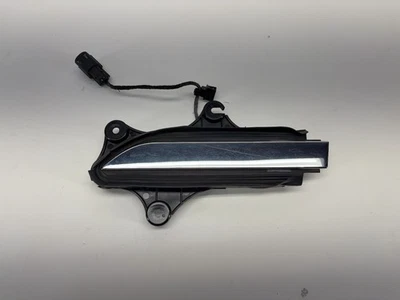 Maçaneta dianteira esquerda Tesla Model X 2018-2020 1035418-00-E - Imagem 1 de 4