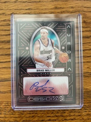 Autógrafo Obsidian Brad Miller 2021-22 grabado rojo Aurora 1/5 Kings Foto 1 de 2