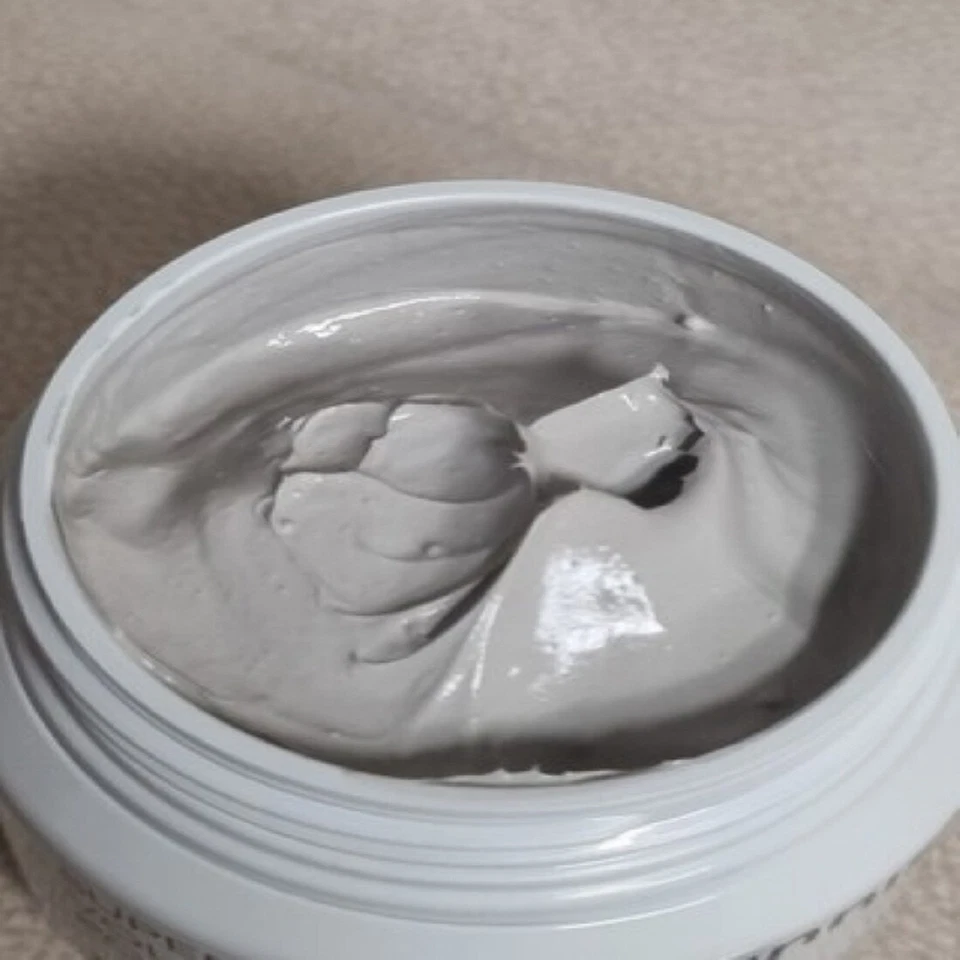 Innisfree Jeju Super Volcanic Pore Clay Cooling effect Mask Pack 100ml K-Beauty - Image 1 of 4