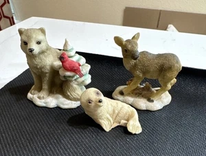 VINTAGE United Design Corp WOLF STATUE FIGURE - Picture 1 of 4