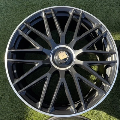 23” Mercedes Benz AMG GLS63 AMG X167 OEM Wheel Rim Front 23x10 A1674018500 TPMS - Image 1 of 4