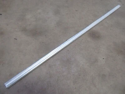 1962 Pontiac Catalina Safari vagão porta traseira acabamento central peça de moldagem 36 1/4" - Imagem 1 de 4