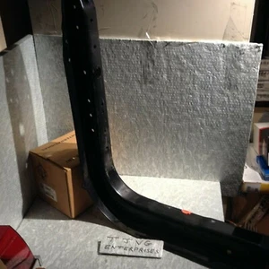2005606C1 NEW GENUINE INTERNATIONAL NAVISTAR OEM FUEL TANK SUPPORT OEM - Picture 1 of 2