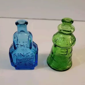 Vintage 70er Jahre Wheaton Flaschen 2er Set grün blau Glas - Bild 1 von 8