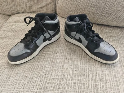 Nike Niños Air Jordan 1 Mid Shadow GS Negro Gris Zapatos 554725-096 Juveniles Talla 4.5Y Foto 1 de 4