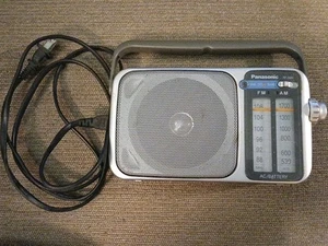 Panasonic RF-2400 AM/FM 2-Band Receiver Tabletop Portable Radio Clean & Tested - Picture 1 of 9