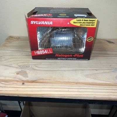 Faro halógeno Sylvania H6054LL Plus haz alto/bajo nuevo en caja hecho en EE. UU. Foto 1 de 4
