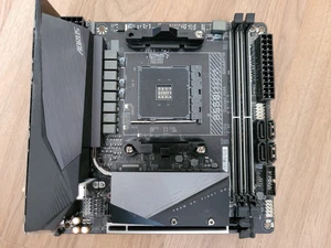 Placa madre GIGABYTE B550I AORUS PRO AX *Mini-ITX* Socket AM4 - Imagen 1 de 3