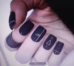 Gel Press On Pk 24 Nails Black With White Lines Smooth Finish Geometric NIB - Picture 1 of 8
