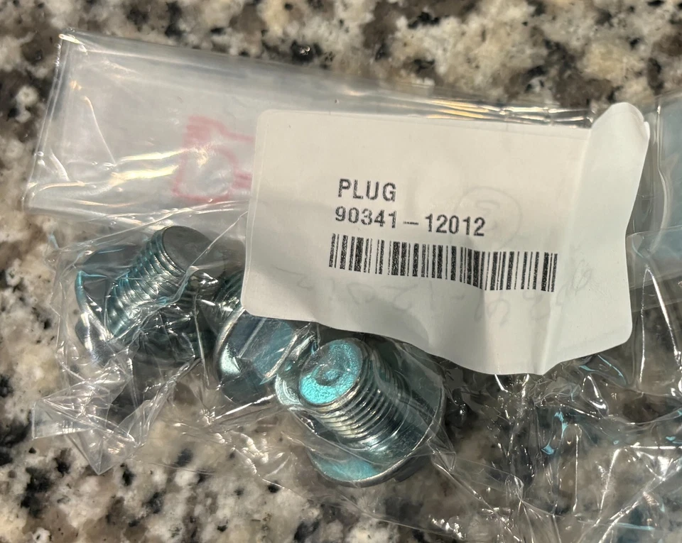 НОВЫЙ ПОДЛИННЫЙ TOYOTA LEXUS SCION OEM ДВИГАТЕЛЯ СЛИВНАЯ ПРОБКА МАСЛА И ПРОКЛАДКА КОМПЛЕКТ 9034112012 - Изображение 1 из 1