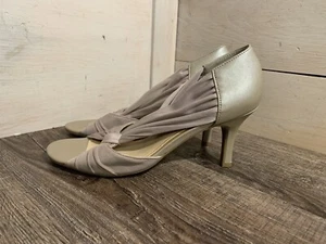 Nine West Womens Vennicceio Tan Pump Twist Tule Fabric Heel Size US 5.5M - Picture 1 of 10