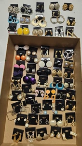 Lotto 57 orecchini vintage anni 80 e 90 clip on pendenti, perle, ingombranti, costume ++ - Foto 1 di 4