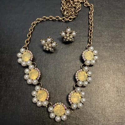 Collar llamativo vintage de perlas/estrás con pendientes a juego Foto 1 de 4