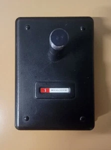 S39A: Shure vibration isolation stand - Picture 1 of 2