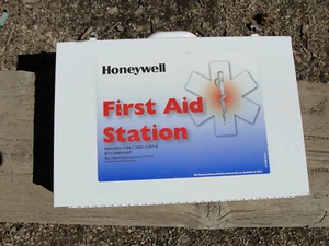 HONEYWELL Class B Industrial First Aid Cabinet Assortment 2015 - Picture 1 of 5