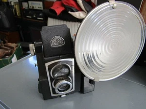 ROSS ENSIGN FUL-VUE SUPER CAMERA WITH FLASH - Picture 1 of 3