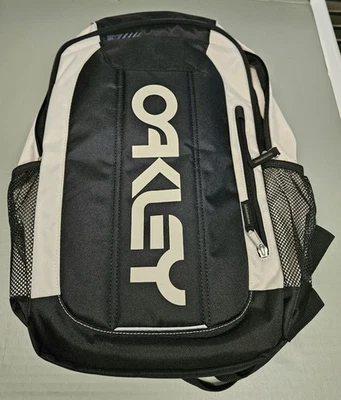 Oakley Enduro Backpack 20 L 3.0 Black/Mist /Reflective Water Repellent NWT  - Image 1 of 4