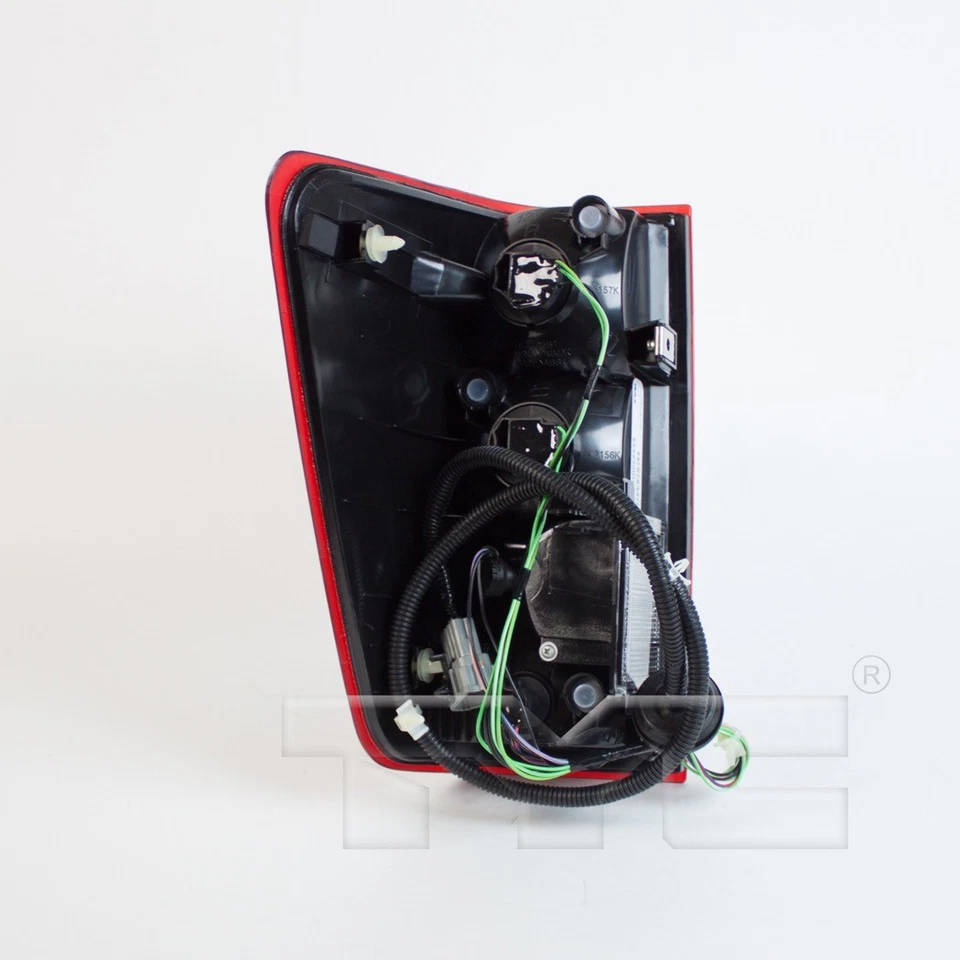 Lanterna traseira passageiro direito para 04-15 Nissan Titan (com compartimento utilitário) CAPA - Imagem 1 de 3