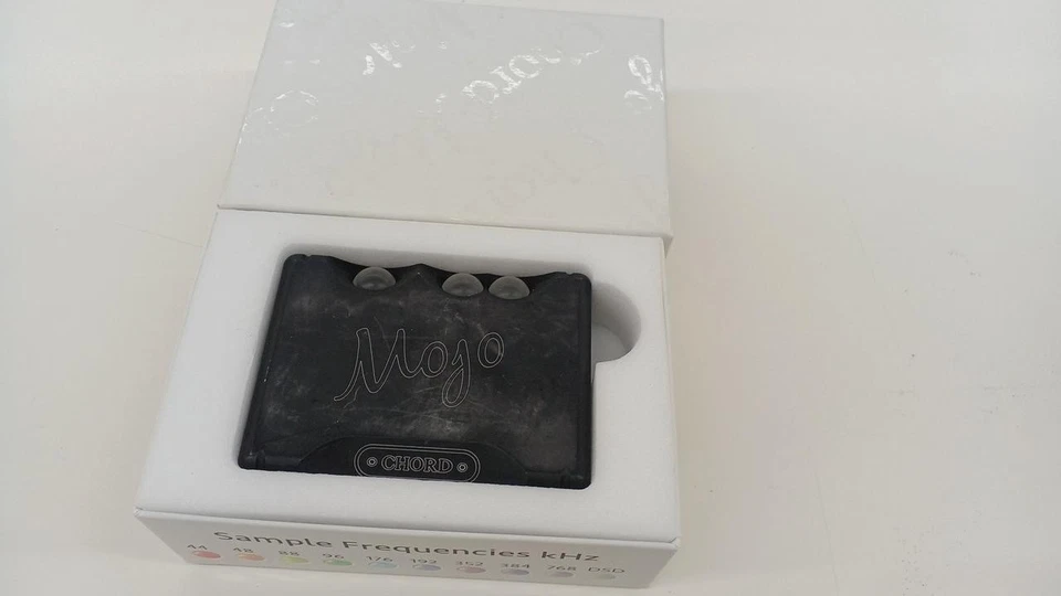 CHORD Mojo BLACK Portable Headphone Amplifier PCM768kHz/32bit DSD256 + Box - Image 1 of 4