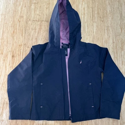 Chaqueta para niños Nautica con capucha lluvia viento ligero talla M (6/7) azul marino y rosa ¡LINDA! Foto 1 de 4