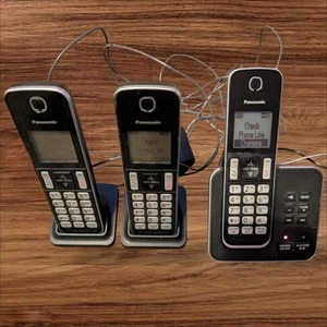 Trio téléphones sans fil Panasonic KX-TGD320E avec répondeur et bloc d'appels - Photo 1/6