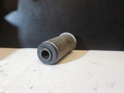 Buje de brazo de control interior delantero K8082 para Ford Country Sedán 65-74 Foto 1 de 4