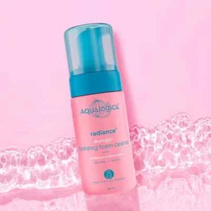 Aqualogica Radiance Mousse Hydrating Cleanser Reduces Spots & Acne Marks 100ML - Picture 1 of 6