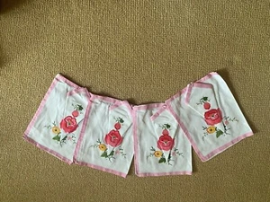 Juego de 4 manteles y servilletas florales, nuevos - Imagen 1 de 2