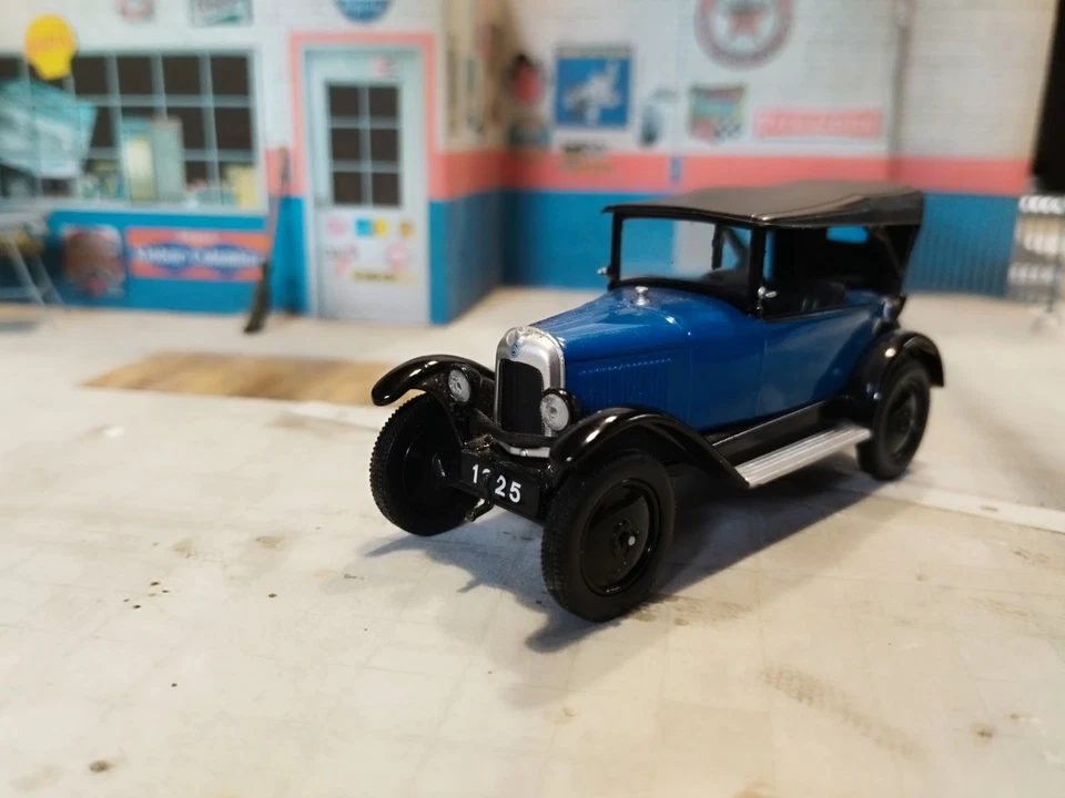 Citroen C2 Universal Hobbies 1/43 - Photo 1/4